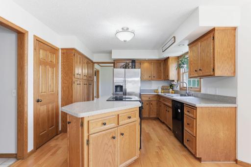 455 High Point Curve S, Maplewood, MN 55119