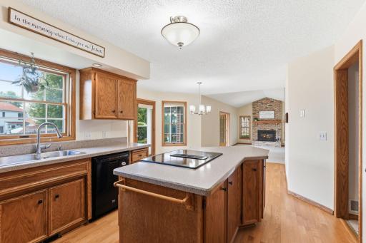 455 High Point Curve S, Maplewood, MN 55119