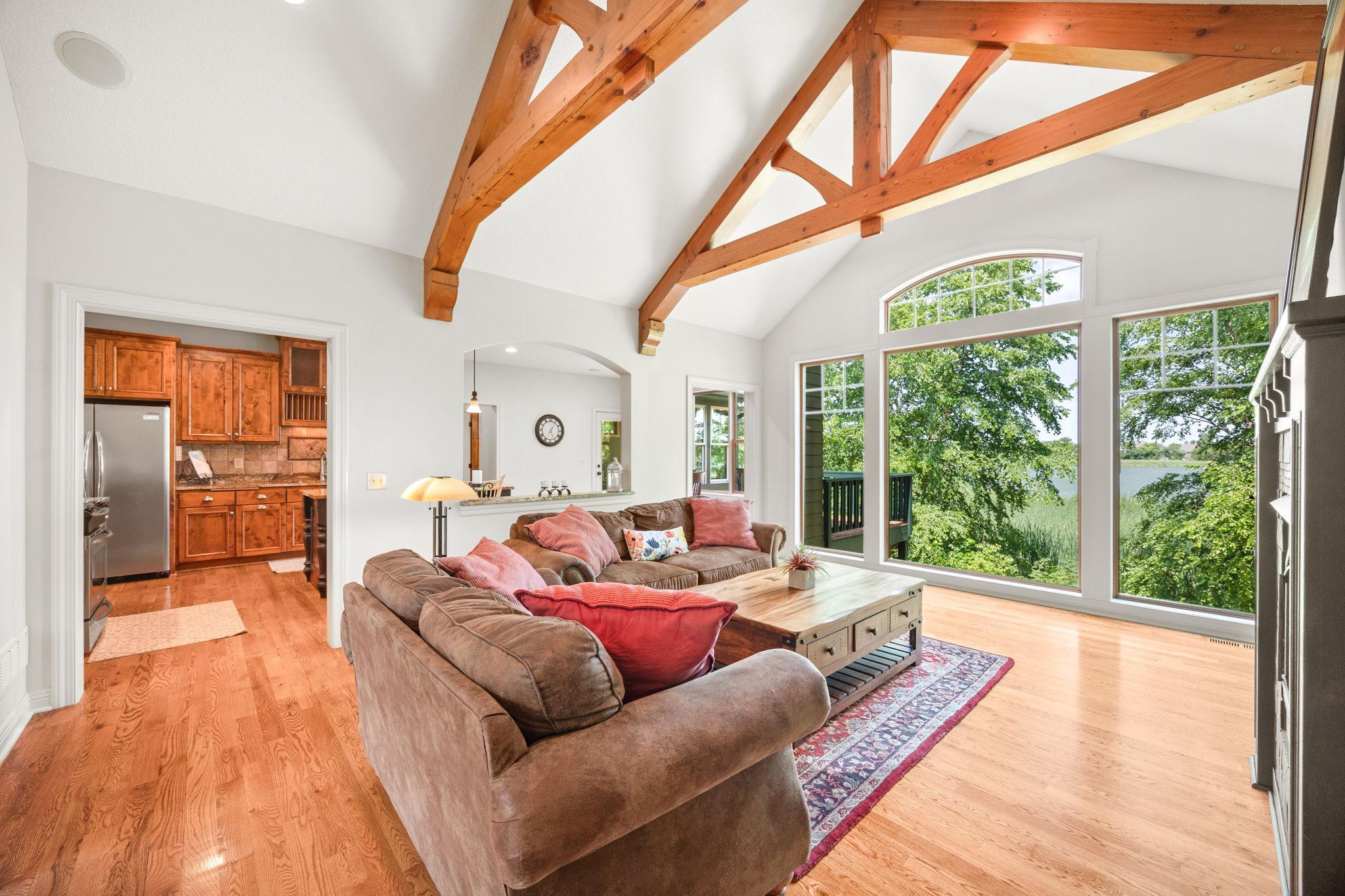Stop your scroll and look out. Call your realtor now and get in this living room.