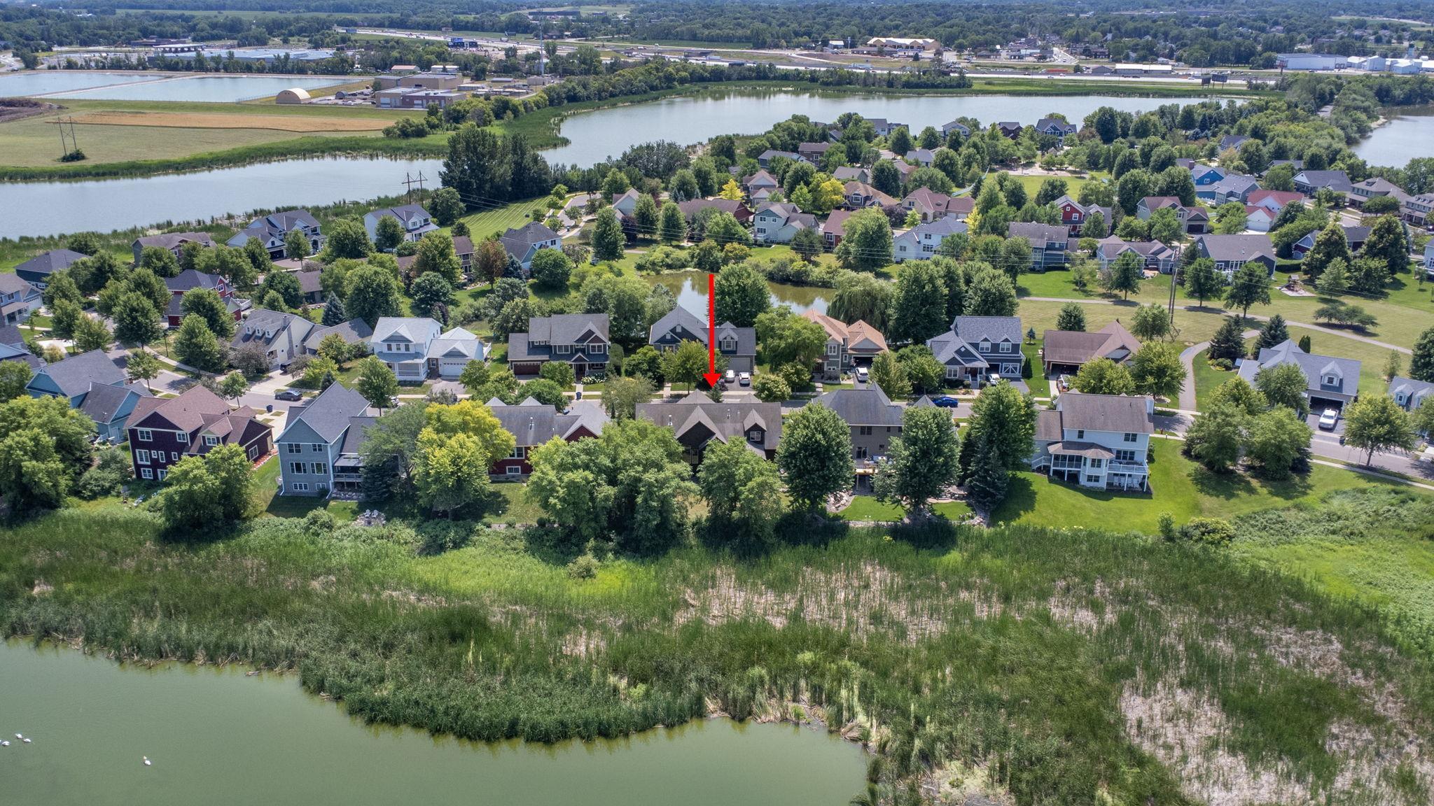 Your lakeview home is on Hunter's Lake. Townelakes offers School Lake as well. Enjoy your walking paths throughout the neighborhood and appreciate a fantastic opportunity.