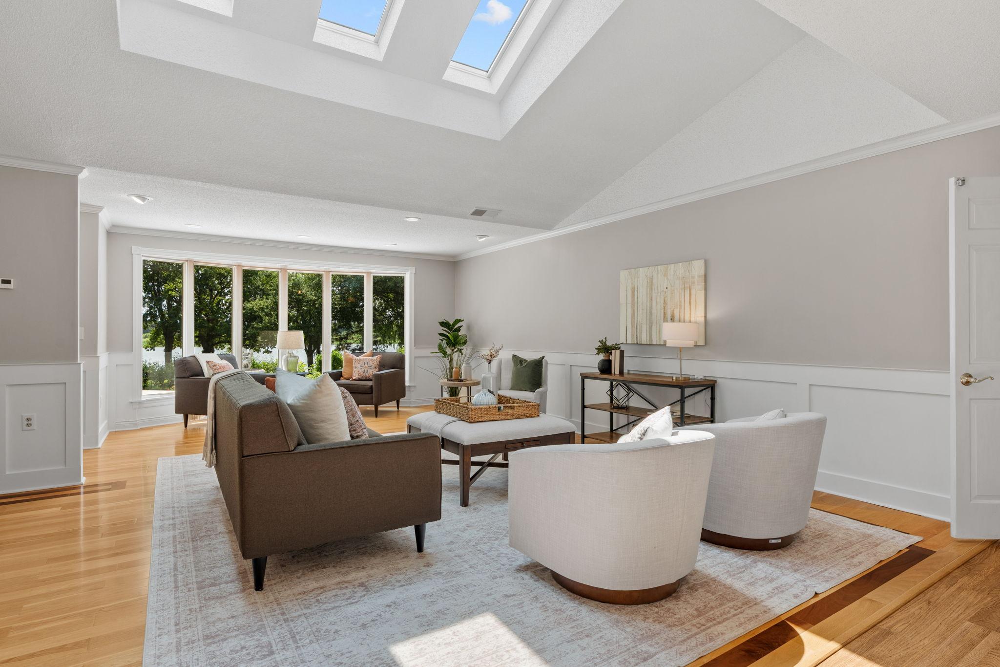 This family room is the WOW you have been searching for! Vaulted ceilings, views of the river and open and bright.