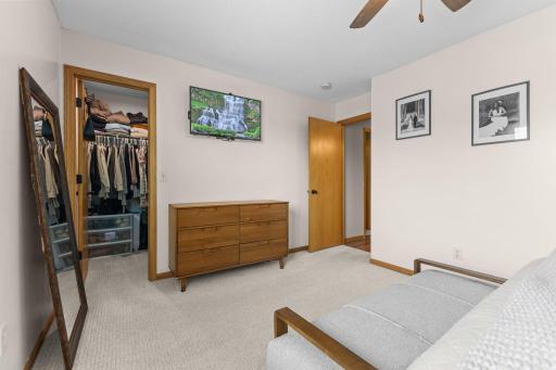 Main Level Owner Suiter with Walk-in-closet
