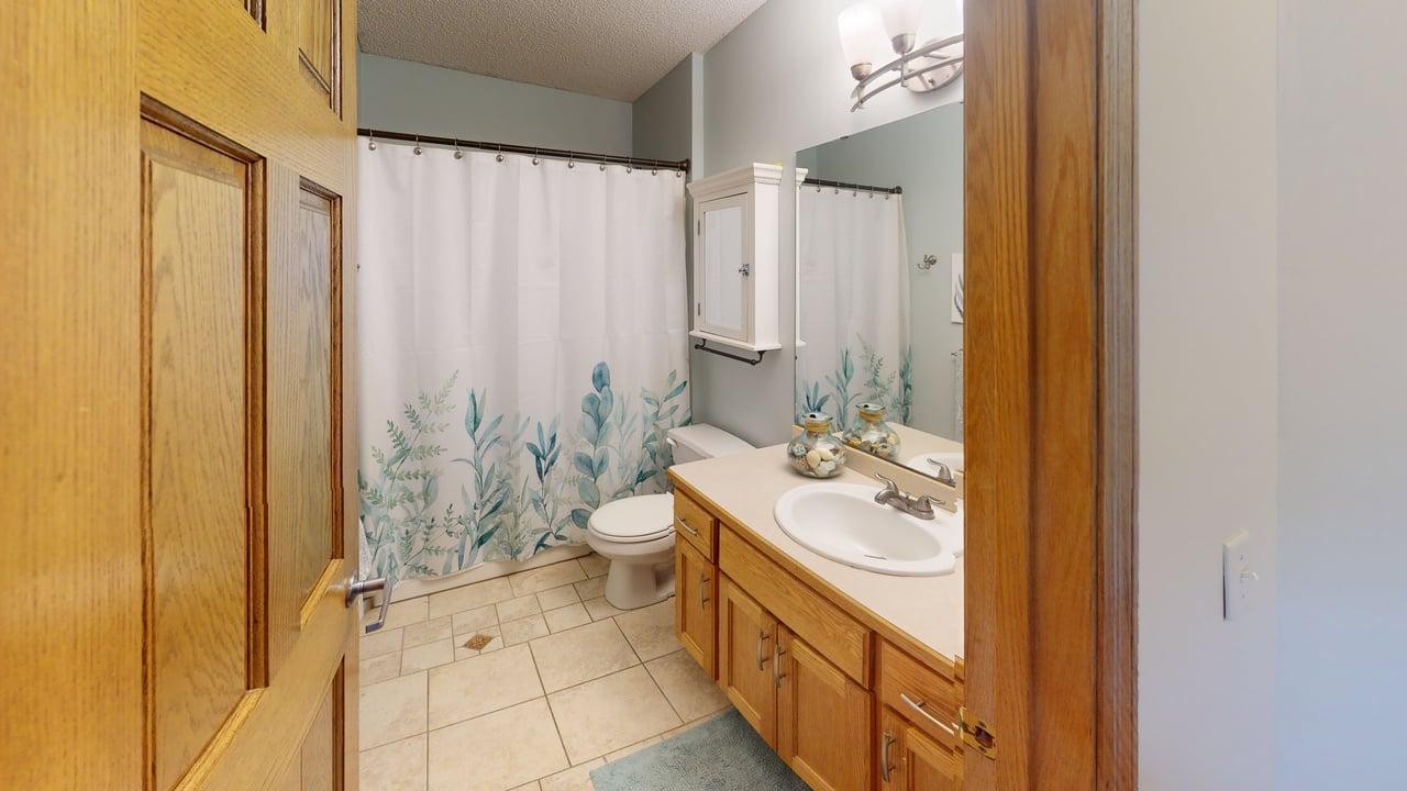 Full bath - upper level