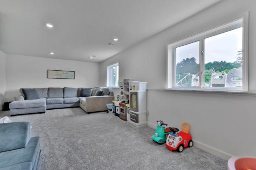 10813 Hinton Avenue S, Cottage Grove, MN 55016