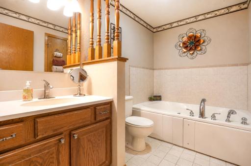 826 4th Avenue NE, Waseca, MN 56093