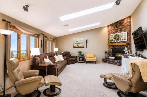 826 4th Avenue NE, Waseca, MN 56093