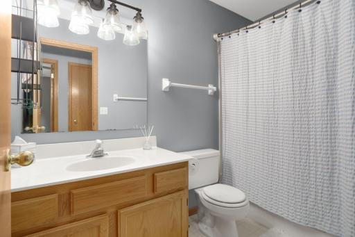 Upstairs full bathroom.