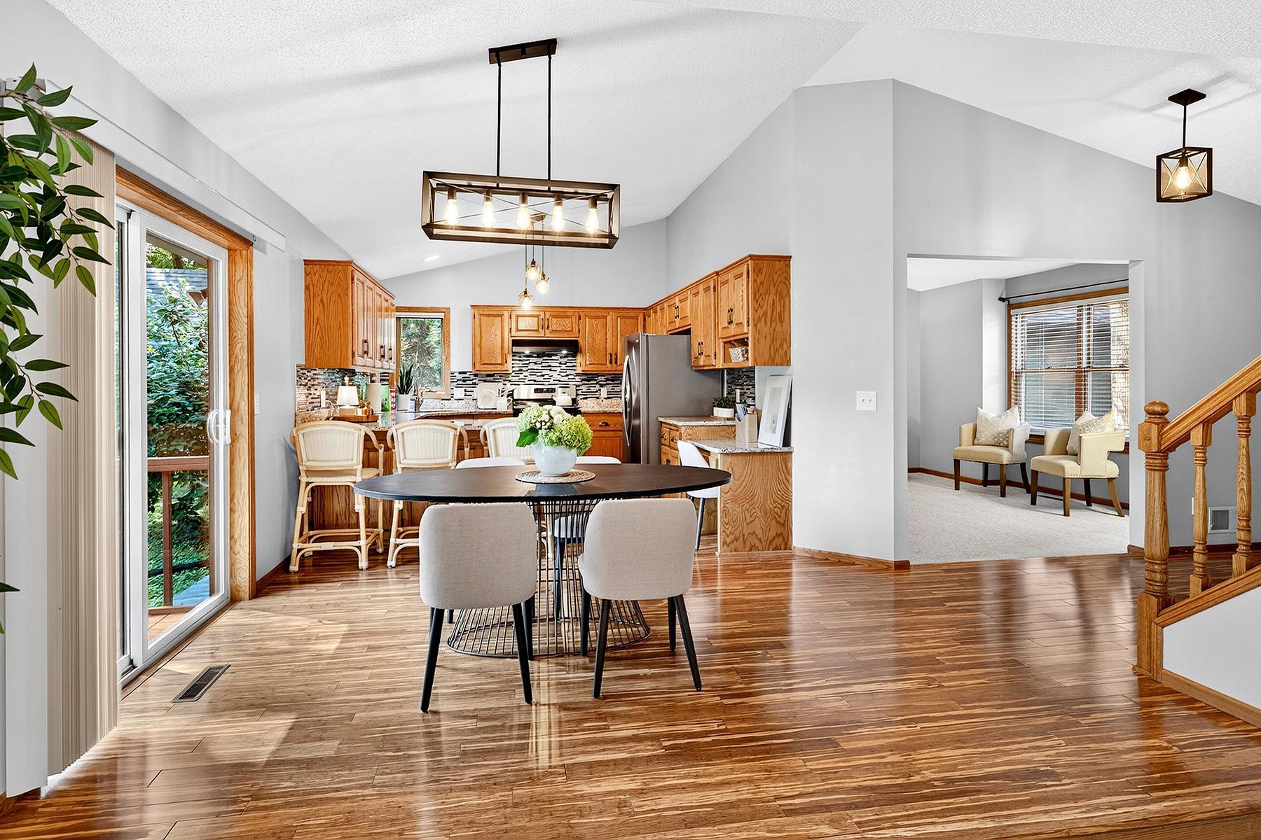 Open flow from kitchen to dining to den/family room.