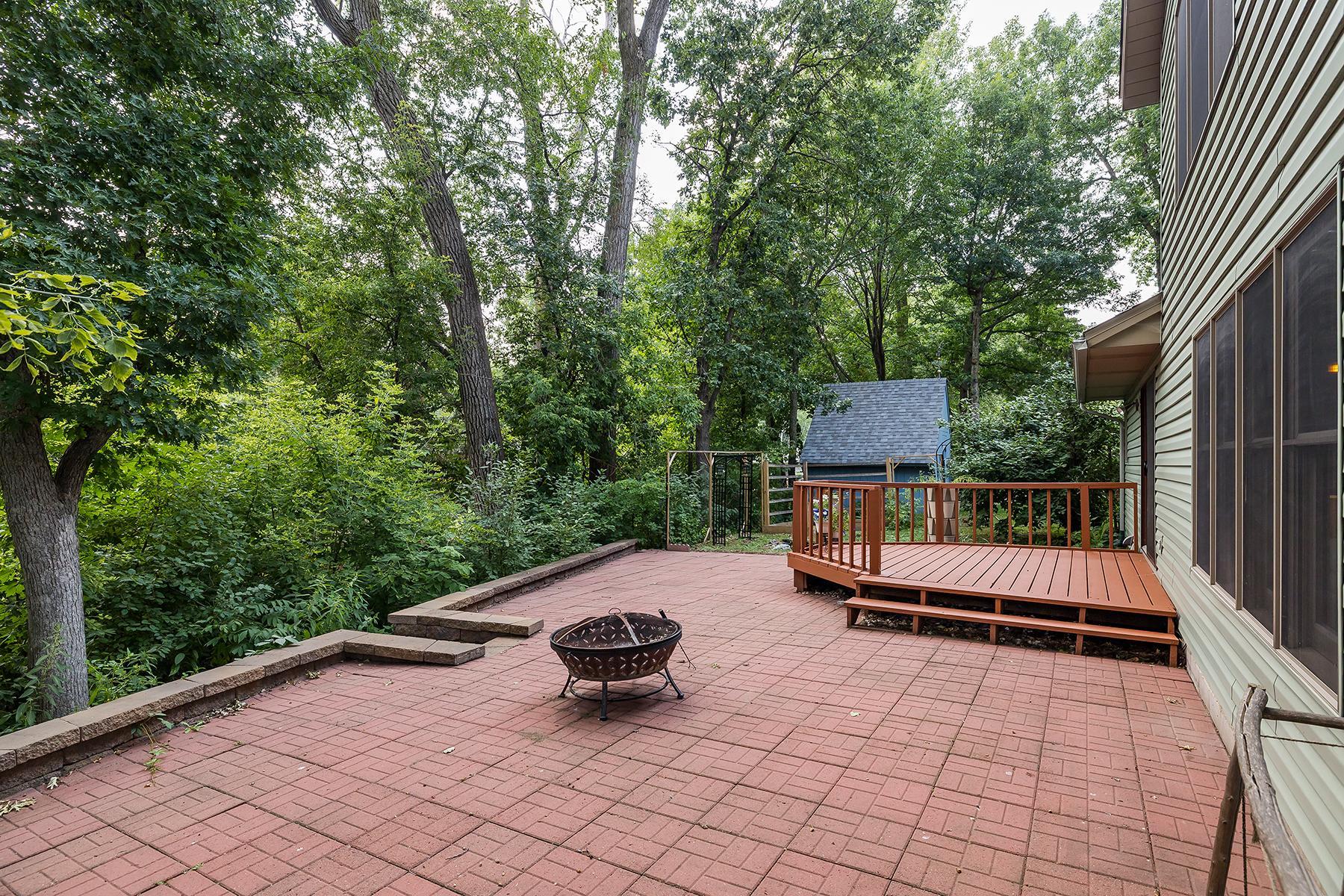 Lovely patio for grilling, lounging or entertaining. Patio retaining wall new in 2022.