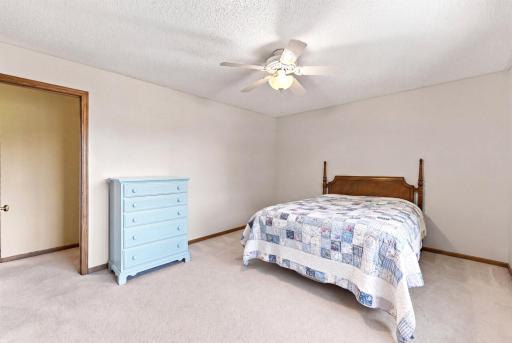 4819_137th_Street_West_Apple_Valley_MN_USA_043.jpg