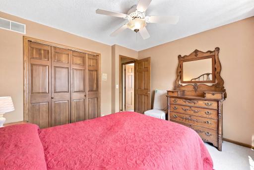 4819_137th_Street_West_Apple_Valley_MN_USA_048.jpg