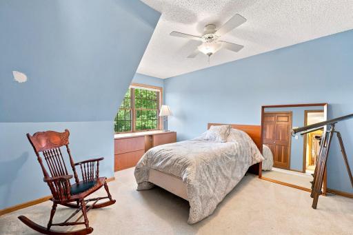 4819_137th_Street_West_Apple_Valley_MN_USA_045.jpg