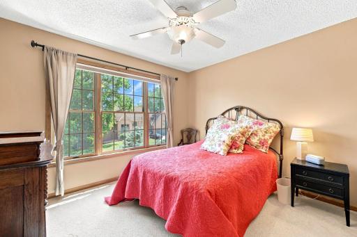 4819_137th_Street_West_Apple_Valley_MN_USA_047.jpg