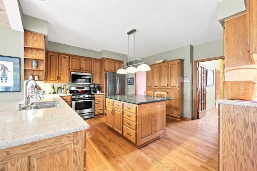 4819_137th_Street_West_Apple_Valley_MN_USA_009.jpg