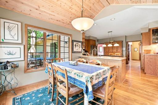 4819_137th_Street_West_Apple_Valley_MN_USA_016.jpg