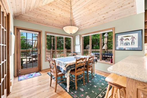 4819_137th_Street_West_Apple_Valley_MN_USA_015.jpg