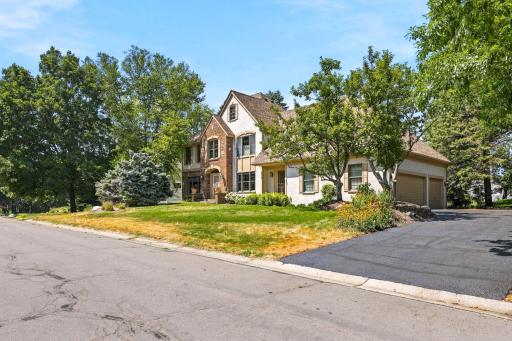 4819_137th_Street_West_Apple_Valley_MN_USA_003.jpg