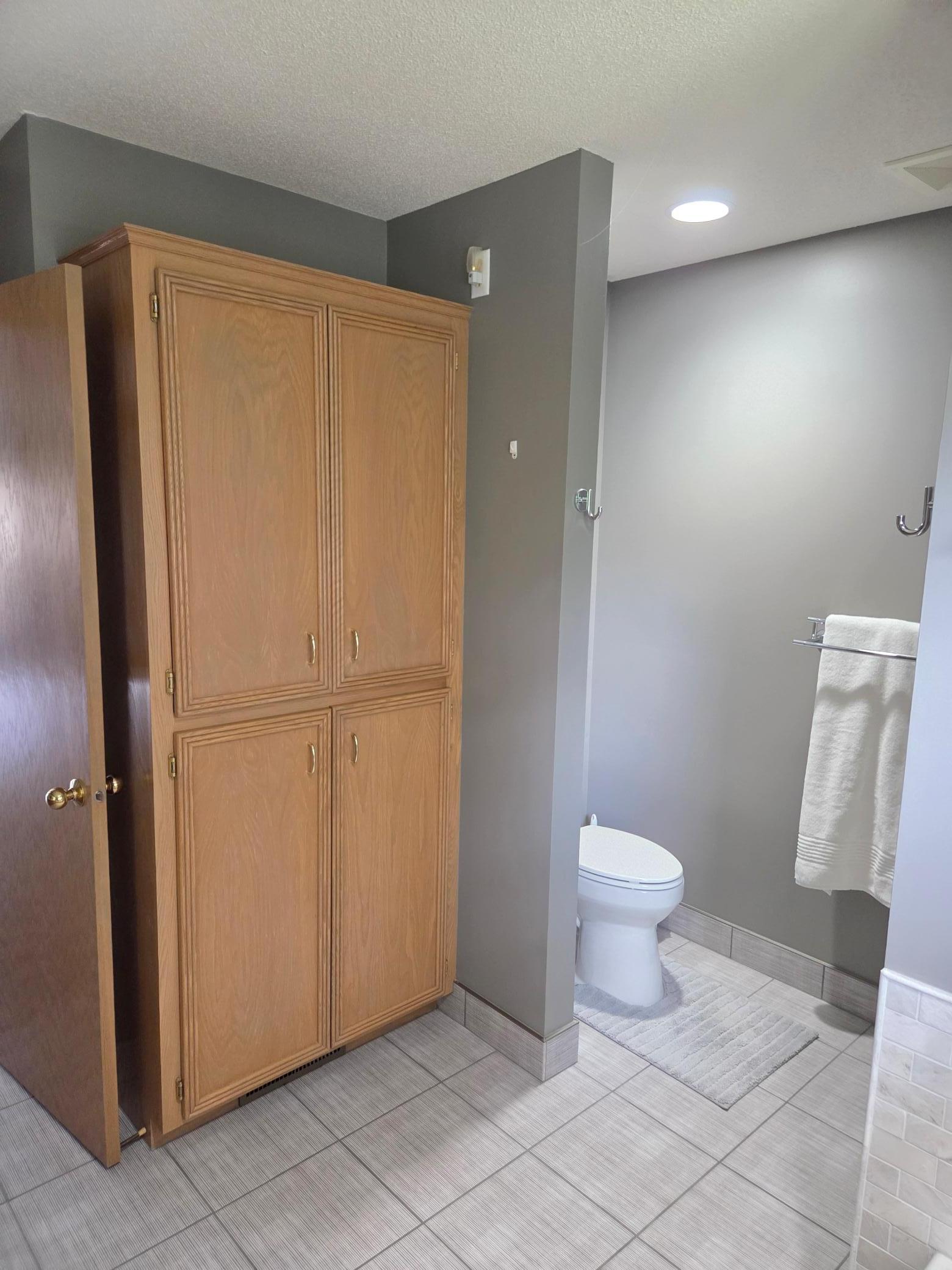 This built in linen closet offers so much storage in the primary bathroom.