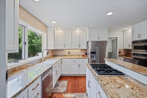 1638 Quail Ridge Circle, Saint Paul, MN 55125