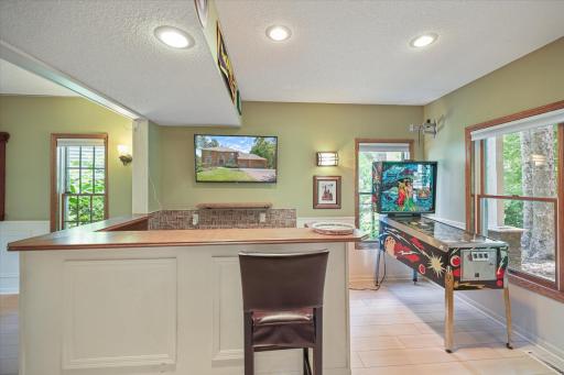 1638 Quail Ridge Circle, Saint Paul, MN 55125