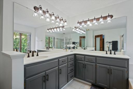 1638 Quail Ridge Circle, Saint Paul, MN 55125