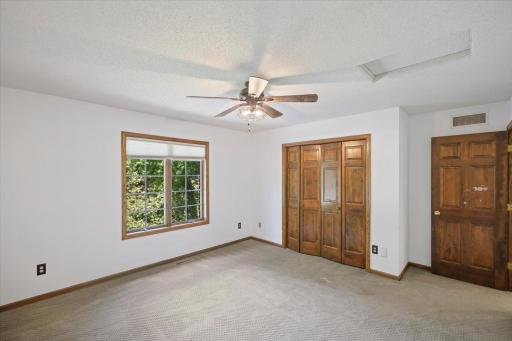 1638 Quail Ridge Circle, Saint Paul, MN 55125