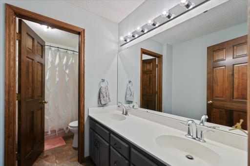 1638 Quail Ridge Circle, Saint Paul, MN 55125