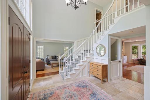 1638 Quail Ridge Circle, Saint Paul, MN 55125