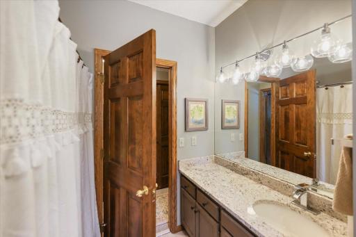1638 Quail Ridge Circle, Saint Paul, MN 55125