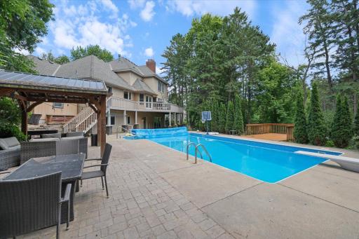1638 Quail Ridge Circle, Saint Paul, MN 55125