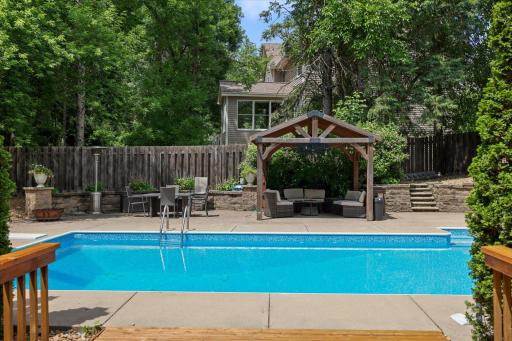 1638 Quail Ridge Circle, Saint Paul, MN 55125