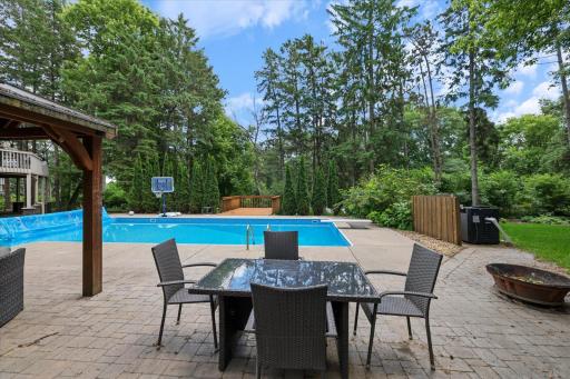 1638 Quail Ridge Circle, Saint Paul, MN 55125