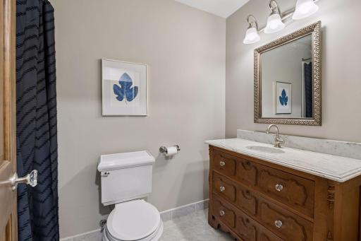 4610 France Avenue S, Edina, MN 55410