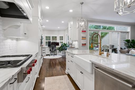4610 France Avenue S, Edina, MN 55410