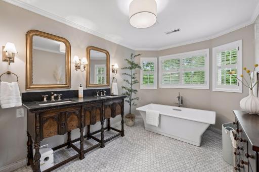 4610 France Avenue S, Edina, MN 55410