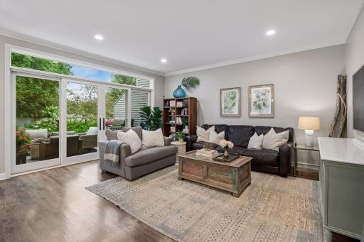 4610 France Avenue S, Edina, MN 55410