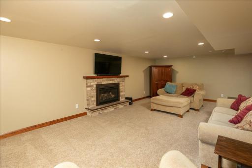 1424 Woodland Drive SW, Rochester, MN 55902