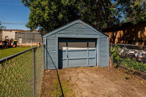 318 1st Avenue E, West Fargo, ND 58078