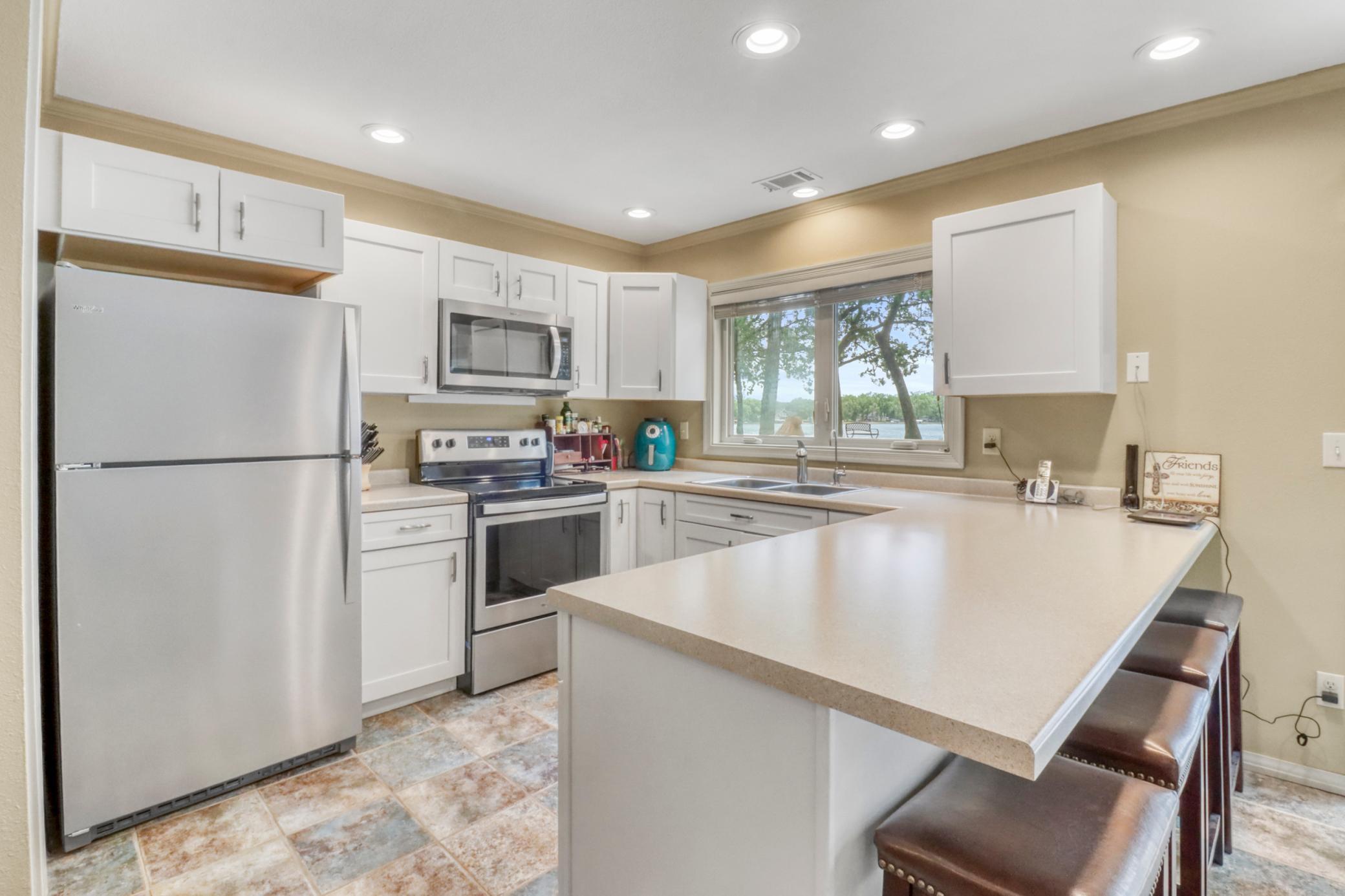 Kitchen1_3.JPG