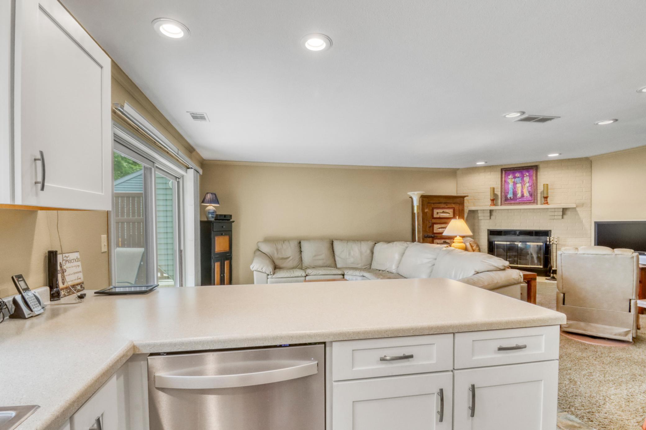 Kitchen1_5.JPG