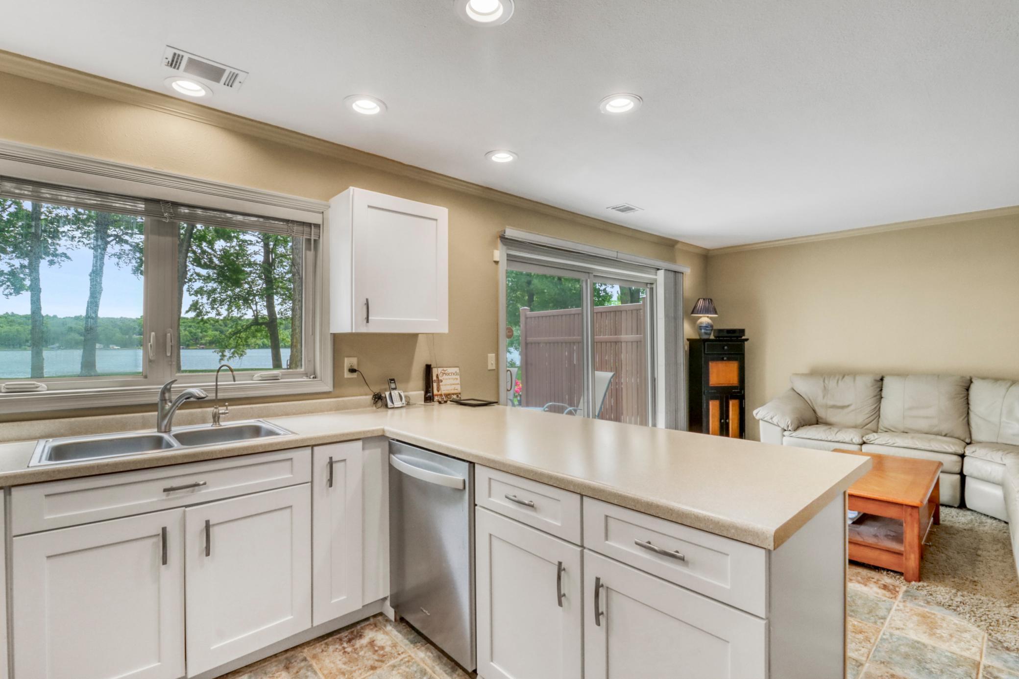 Kitchen1_4.JPG