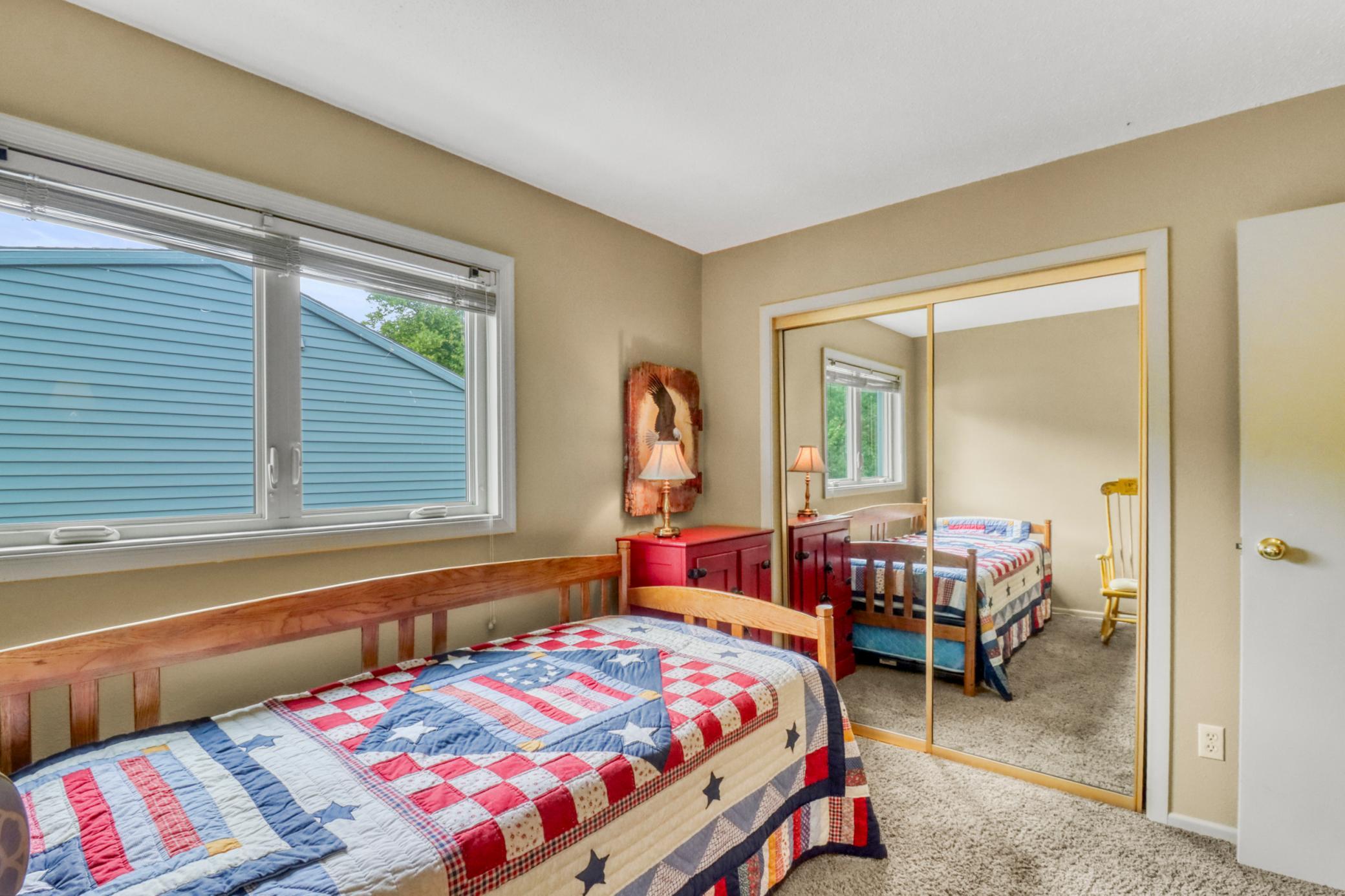 Bedroom3_2.JPG
