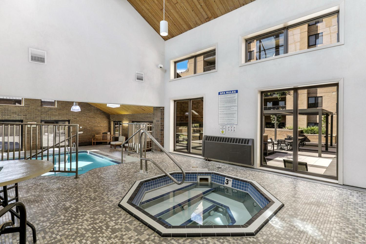 15 - Falls Pinnacle Hot Tub.jpg