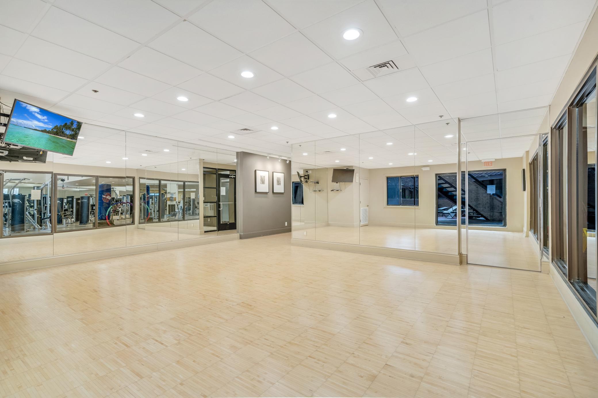 11 - Falls Pinnacle Yoga Studio.jpg