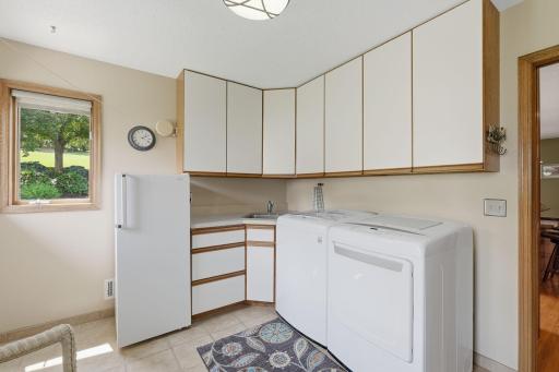 5025 W 94th Street, Bloomington, MN 55437