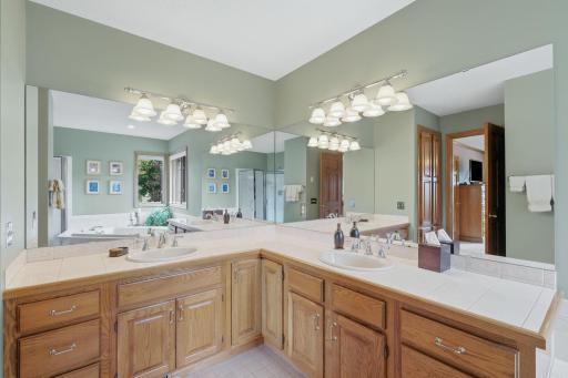 5025 W 94th Street, Bloomington, MN 55437