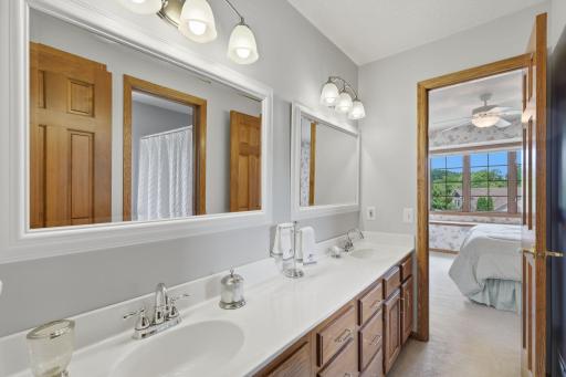 5025 W 94th Street, Bloomington, MN 55437