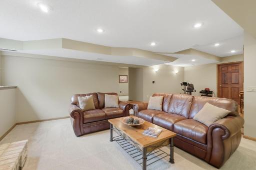 5025 W 94th Street, Bloomington, MN 55437