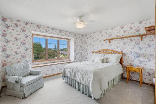 5025 W 94th Street, Bloomington, MN 55437