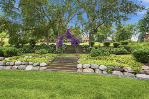 5025 W 94th Street, Bloomington, MN 55437